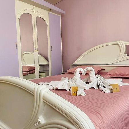 Lavender Luxury Apartment Oradea Exteriör bild