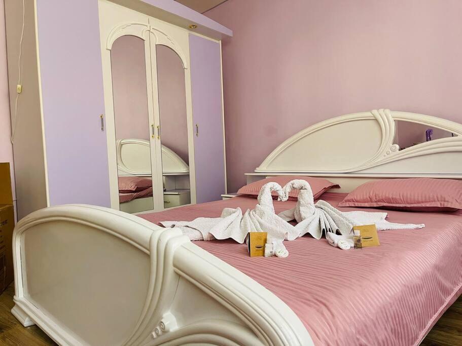 Lavender Luxury Apartment Oradea Exteriör bild