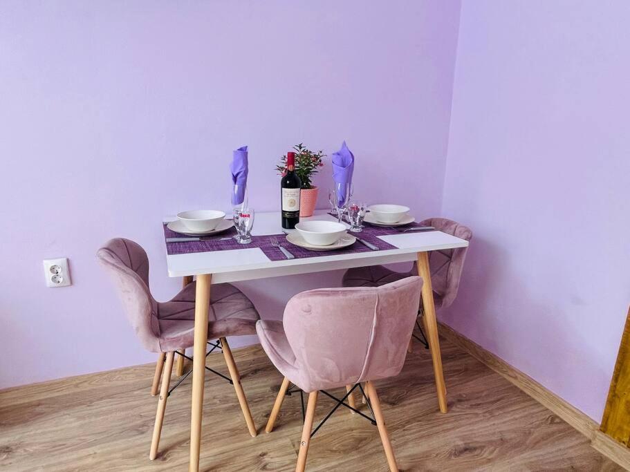 Lavender Luxury Apartment Oradea Exteriör bild