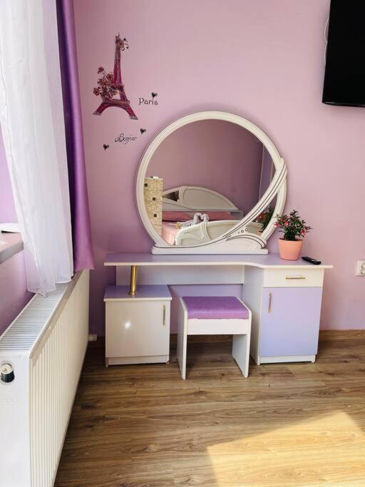 Lavender Luxury Apartment Oradea Exteriör bild
