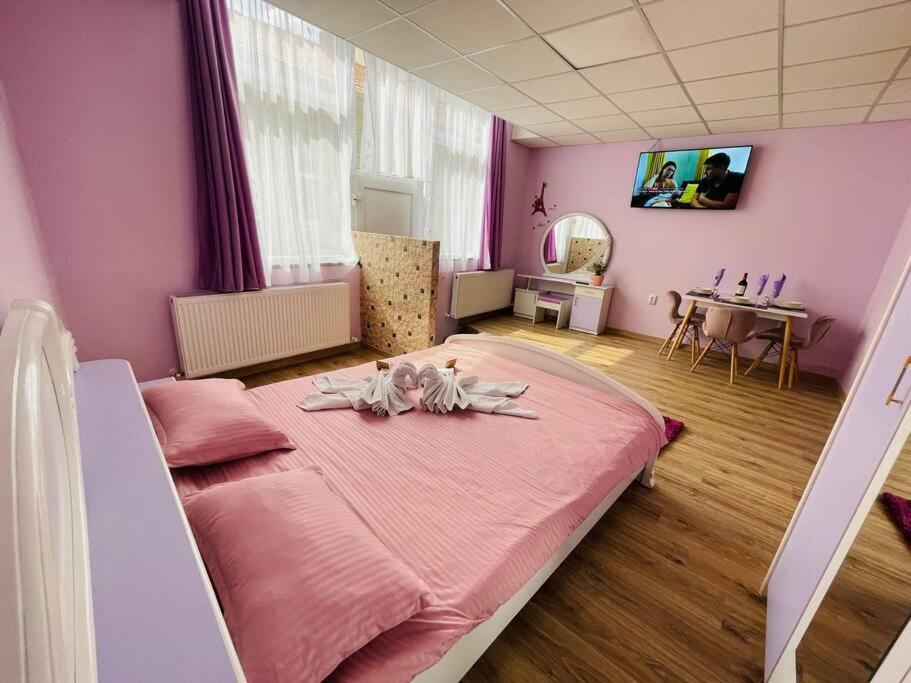 Lavender Luxury Apartment Oradea Exteriör bild