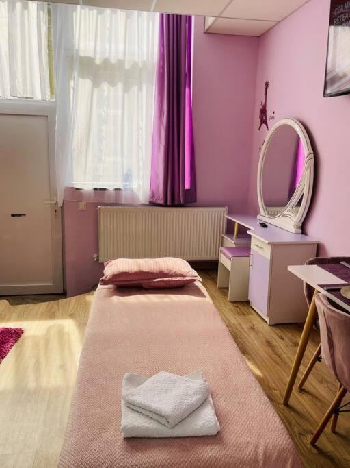 Lavender Luxury Apartment Oradea Exteriör bild