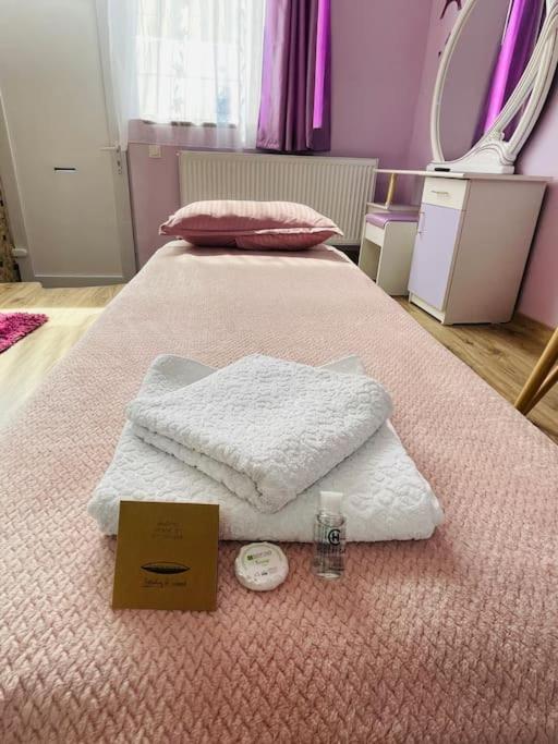 Lavender Luxury Apartment Oradea Exteriör bild