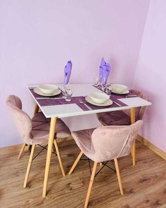 Lavender Luxury Apartment Oradea Exteriör bild